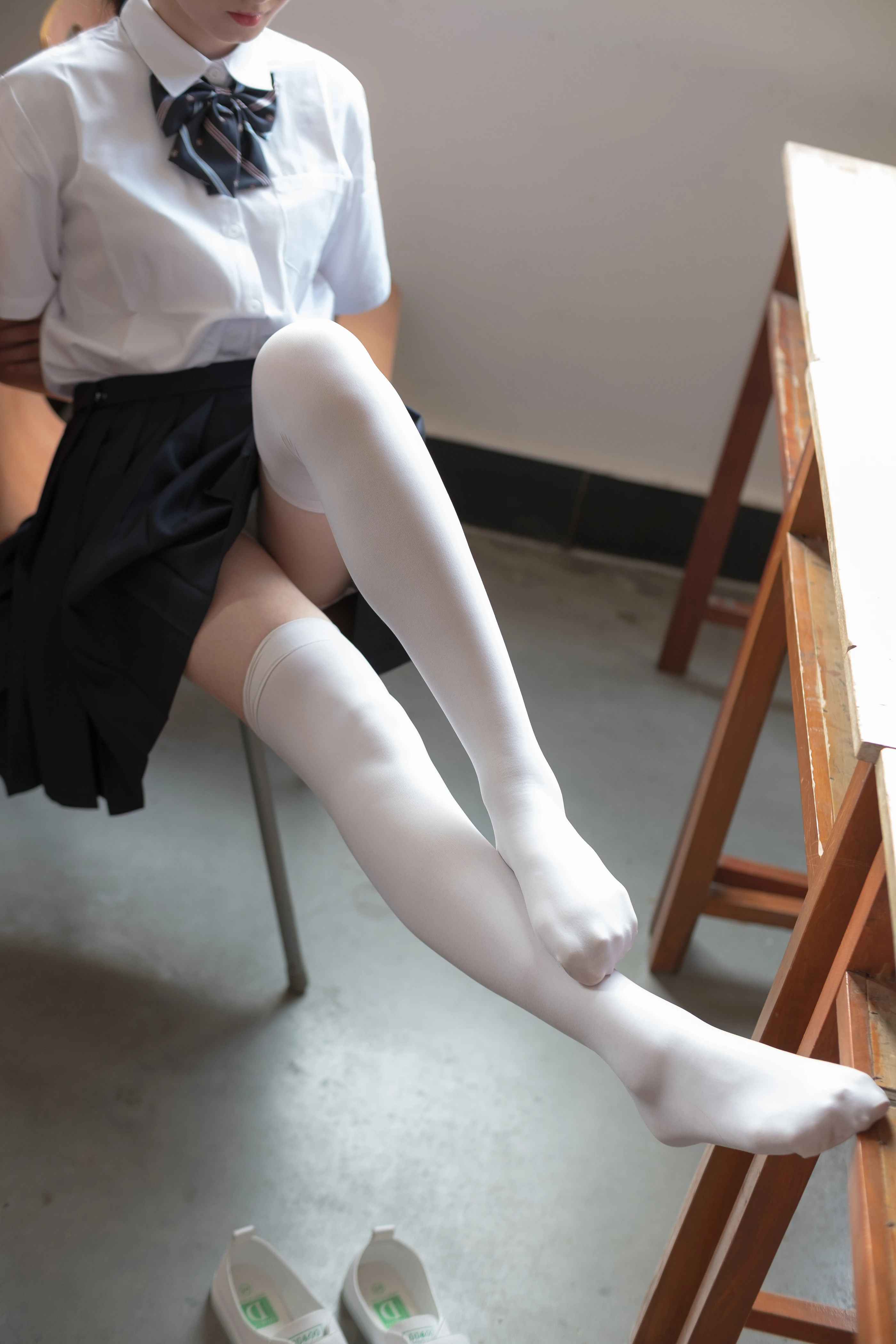 森萝财团 [BETA-022] 教室里的JK白丝少女 [66P]插图2